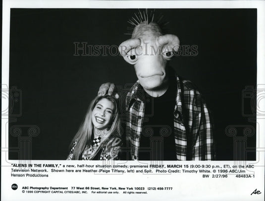 1996 Press Photo Page Tiffany & Spit in Aliens in the Family - cvp54280 - Historic Images