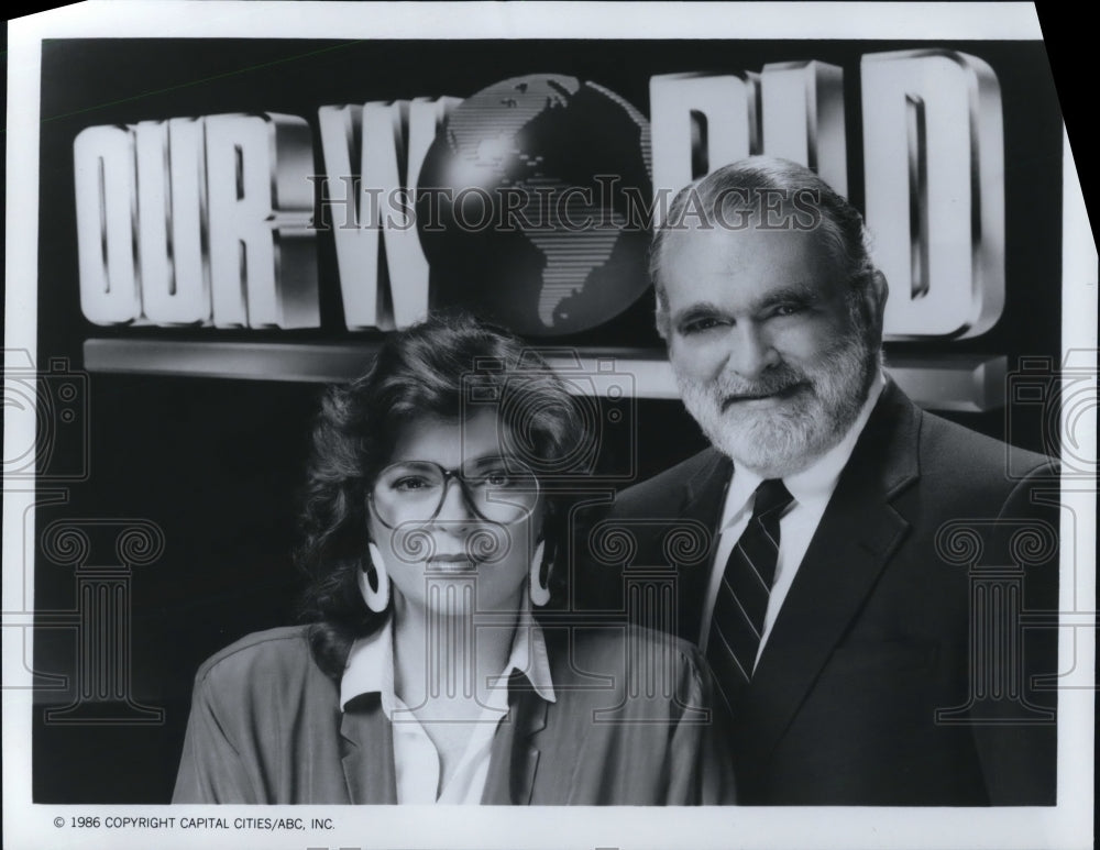 1986 Press Photo Linda Ellerbee and Ray Gandolf host Our World on ABC- Historic Images