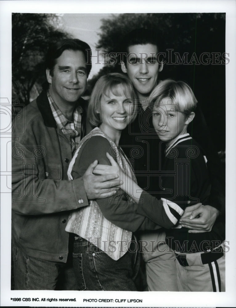 1996 Beau Bridges, Tess Harper & Cast of The Journey Home - Historic Images