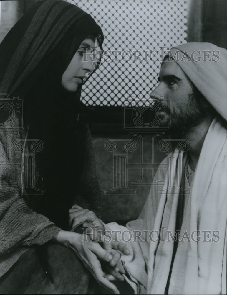 1985 Millie Perkins & Michael Wilding Jr in AD - Historic Images