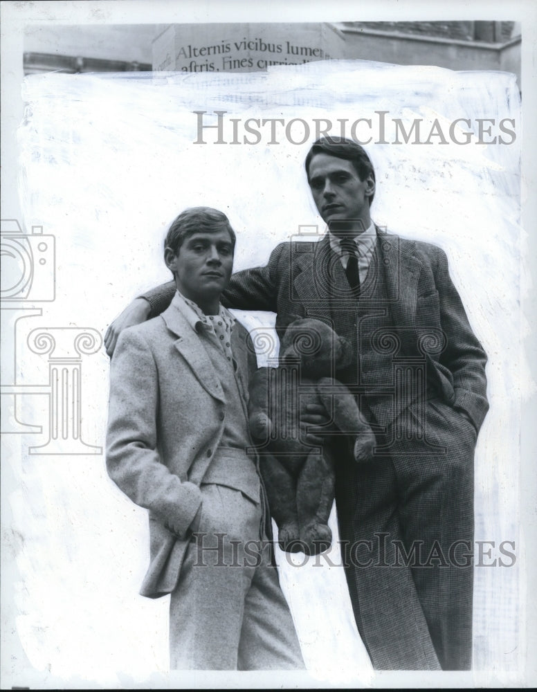 1982 Press Photo Jeremy Irons and Anthony Andrews star in Brideshead Revisited- Historic Images