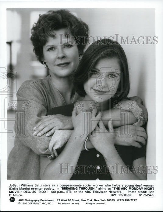 1996 Press Photo JoBeth Williams & Kellie Martin in Breaking Through - cvp54707 - Historic Images