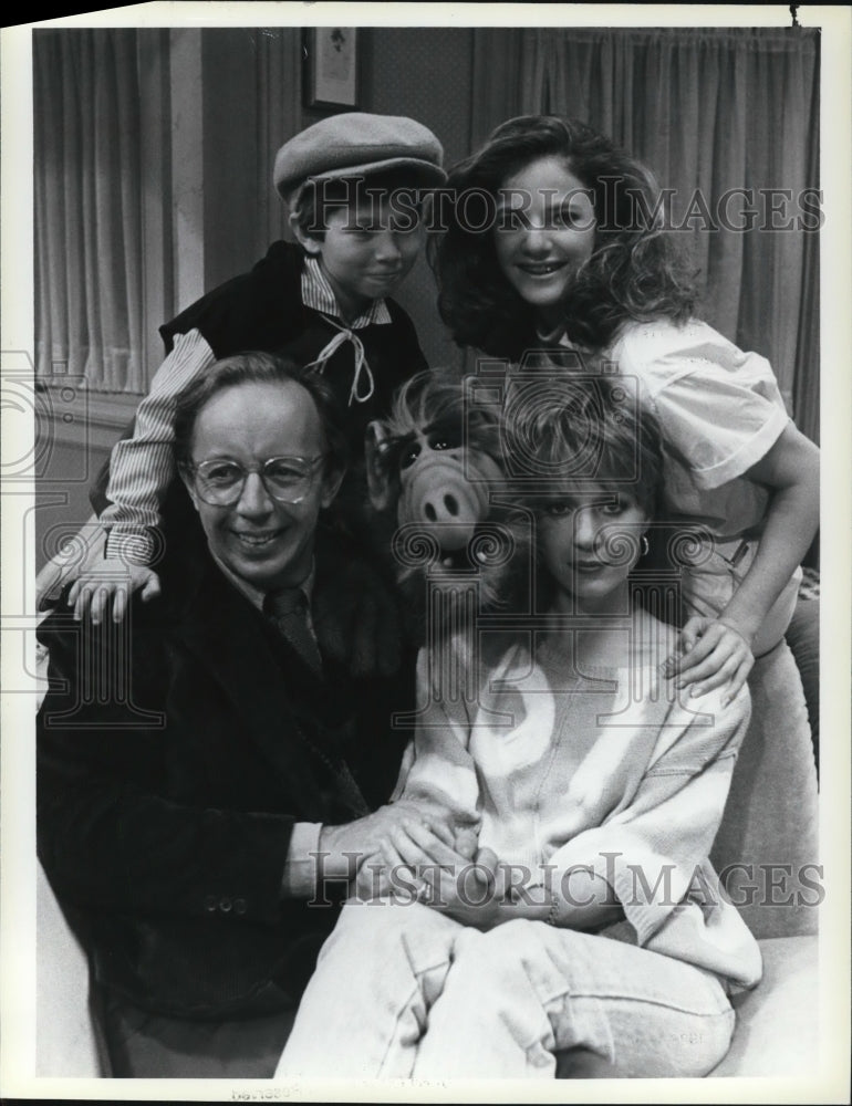 1986 Press Photo Max Wright, Benji Gregory &amp; Cast of ALF - Historic Images