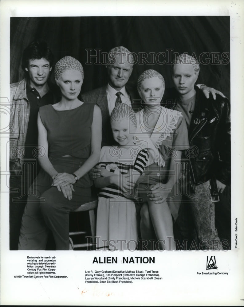 1989 Press Photo Gary Graham, Lauren Woodland &amp; Cast of Alien Nation - cvp54715 - Historic Images