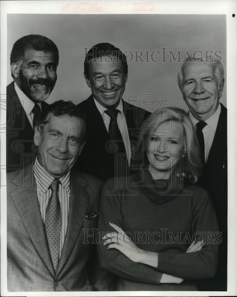 1985 Press Photo Ed Bradley, Mike Wallace &amp; Other Hosts of 60 Minutes-Historic Images