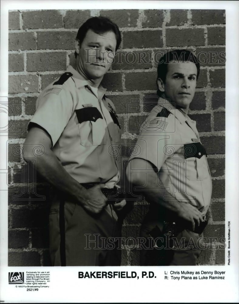 1993 Press Photo Chris Mulkey and Tony Plana on Bakersfield, P. D. - cvp54852-Historic Images