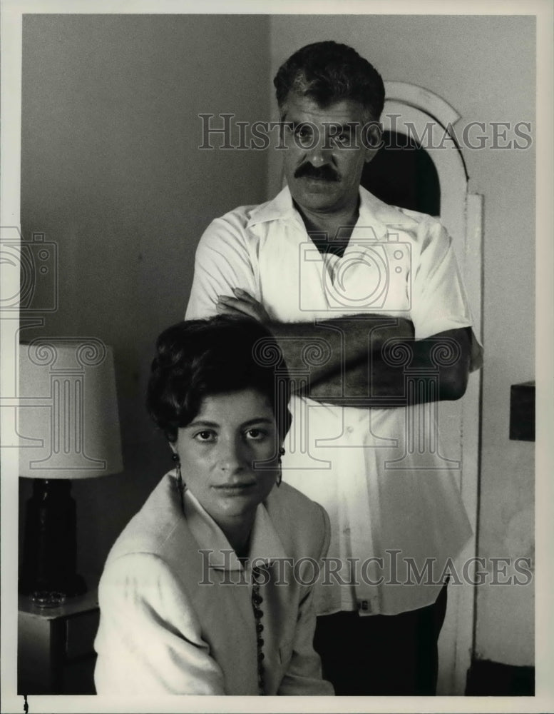 1988 Press Photo Assumpta Serna and Dennis Farina on Crime Story - cvp55012- Historic Images