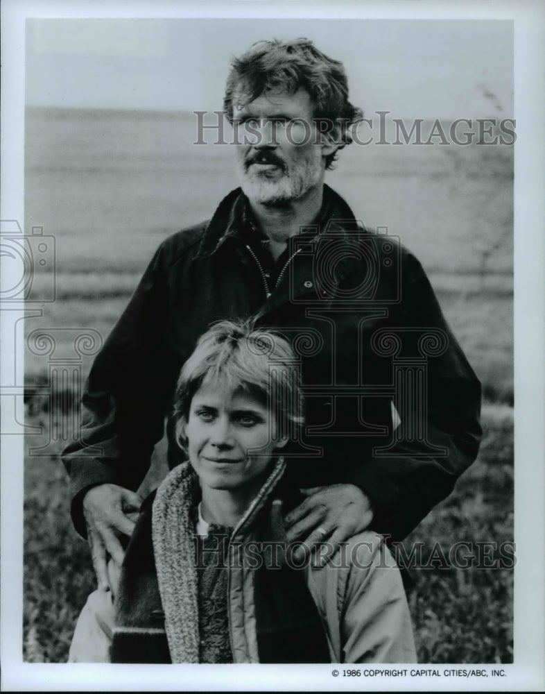 1987 Press Photo Cindy Pickett & Kris Kristofferson in Amerika - cvp55233- Historic Images