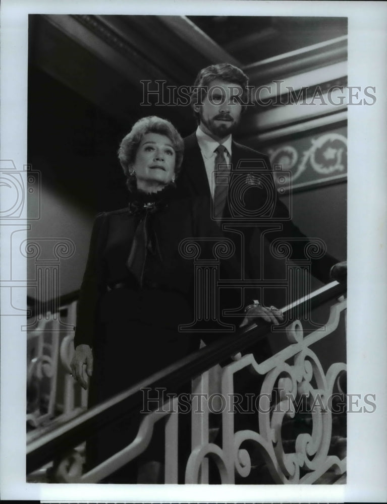 1983 Press Photo Anne Baxter James Brolin Arthur Hailey&#39;s Hotel - cvp55331- Historic Images