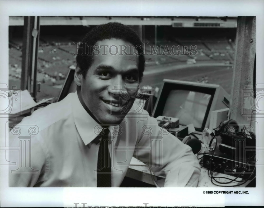 1985 O.J.Simpson in &quot;Monday Night Football&quot;  - Historic Images