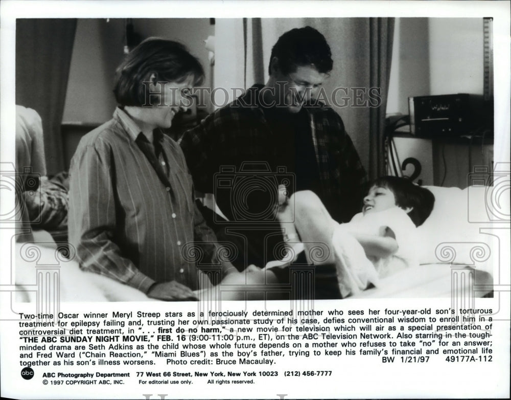 1997 Meryl Streep Seth Adkins Fred Ward in First do no harm - Historic Images