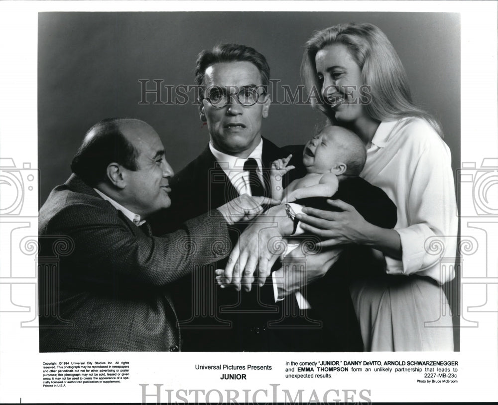 1994 Danny DeVito Arnold Schwarzeneger and Emma Thompson in Junior - Historic Images