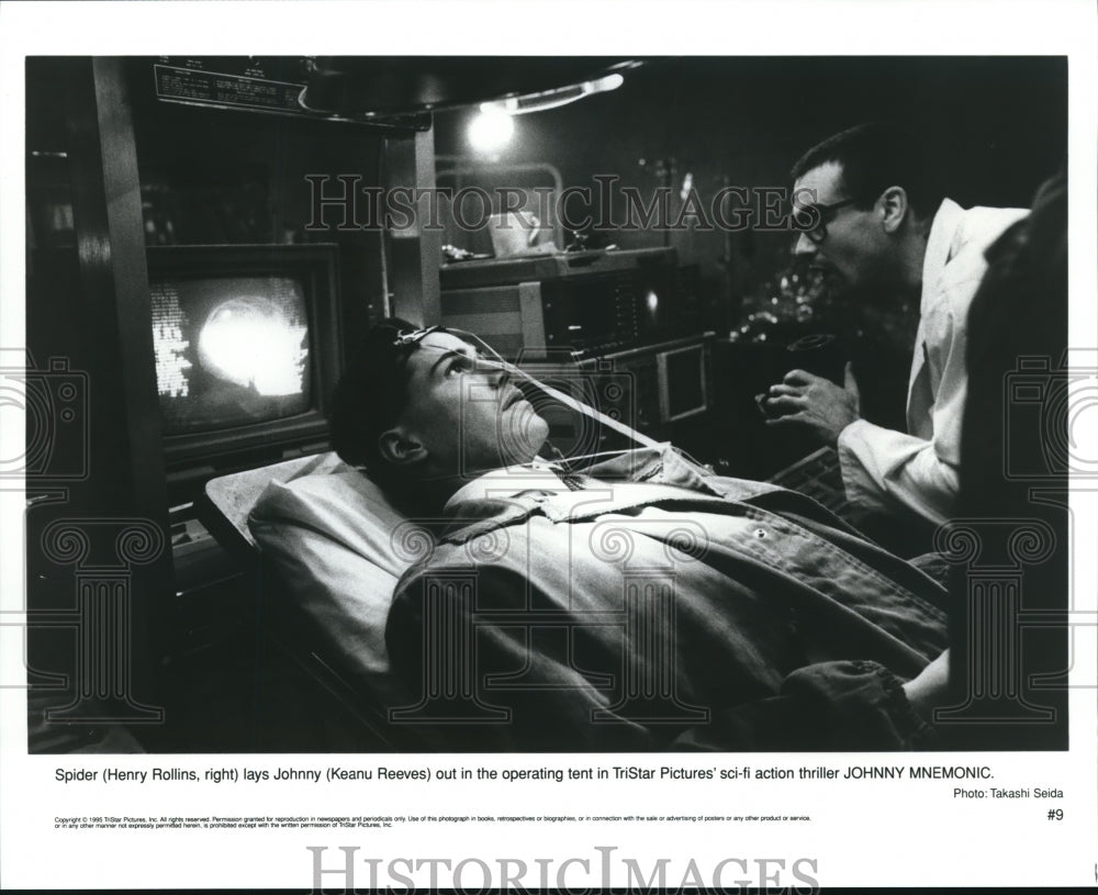 1995 Henry Rollins and Keanu Reeves in Johnny Mnemonic - Historic Images