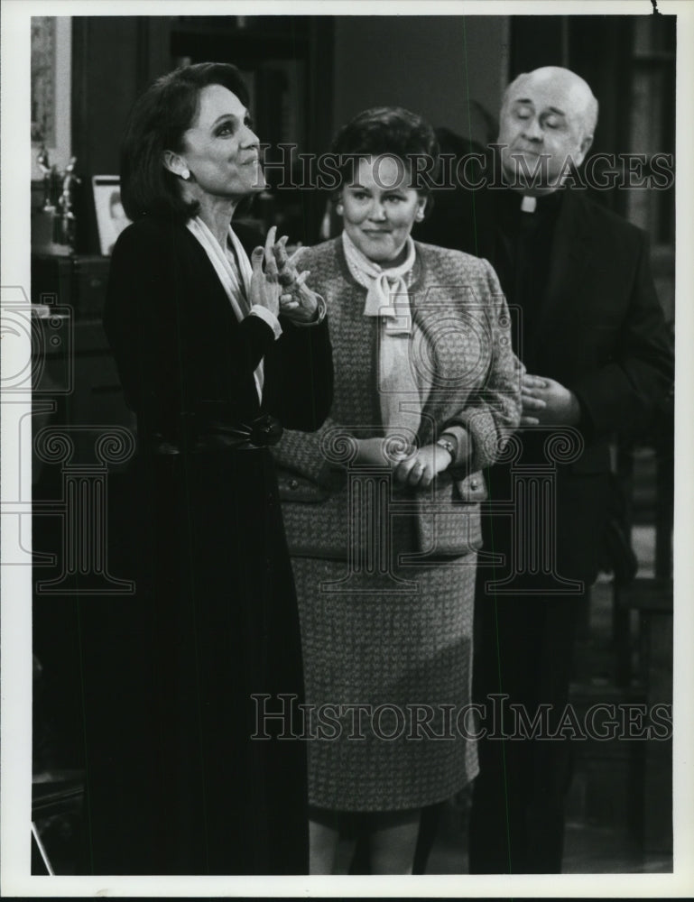 1986 Press Photo Valerie Harper, Edie McClurg &amp; Brayan O&#39;Byrne in One of a Kind- Historic Images