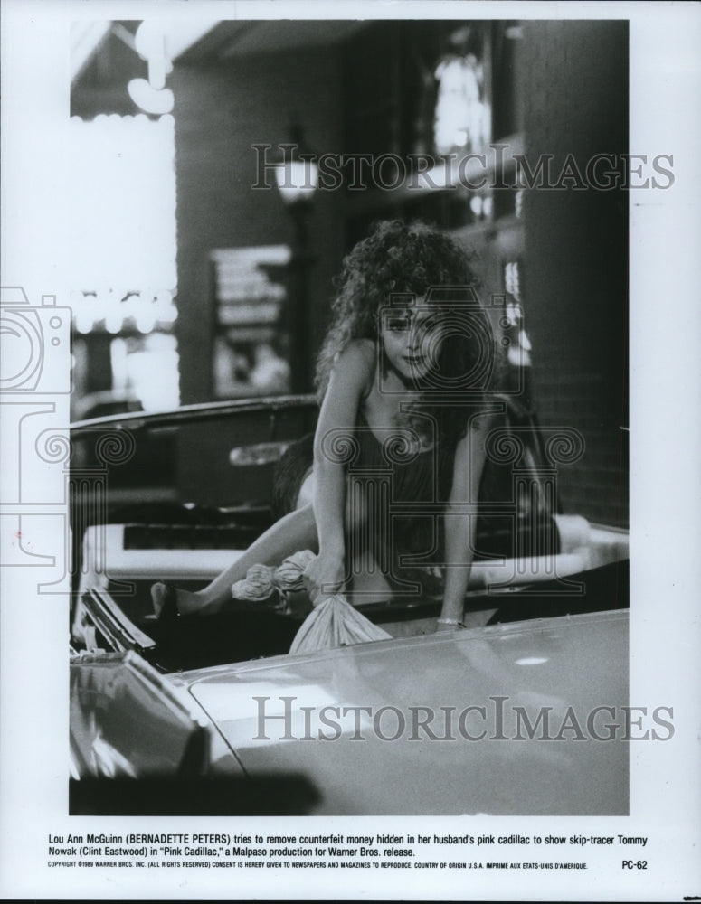 1989 Press Photo Bernadette Peters in &quot;Pink Cadillac&quot; - cvp57843- Historic Images