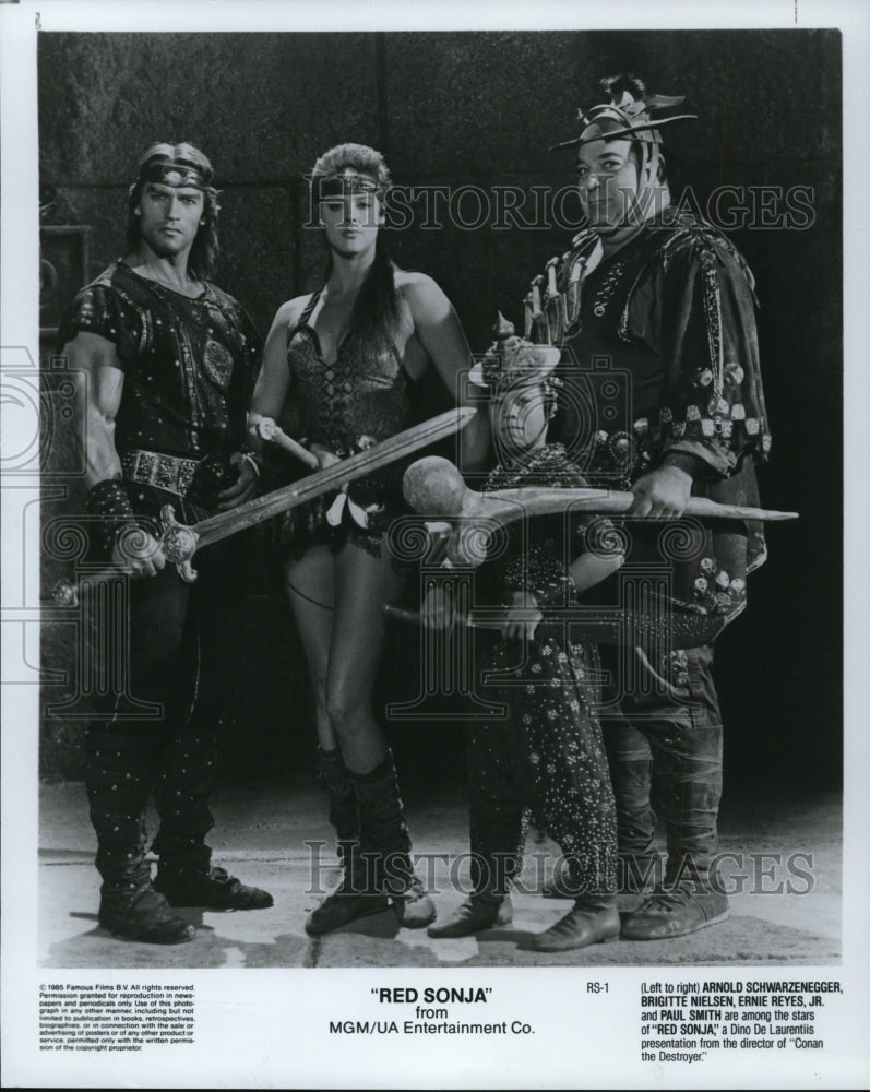 1985 Press Photo Arnold Schwarzenegger &amp; Paul Smith in Red Sonja - cvp57916- Historic Images