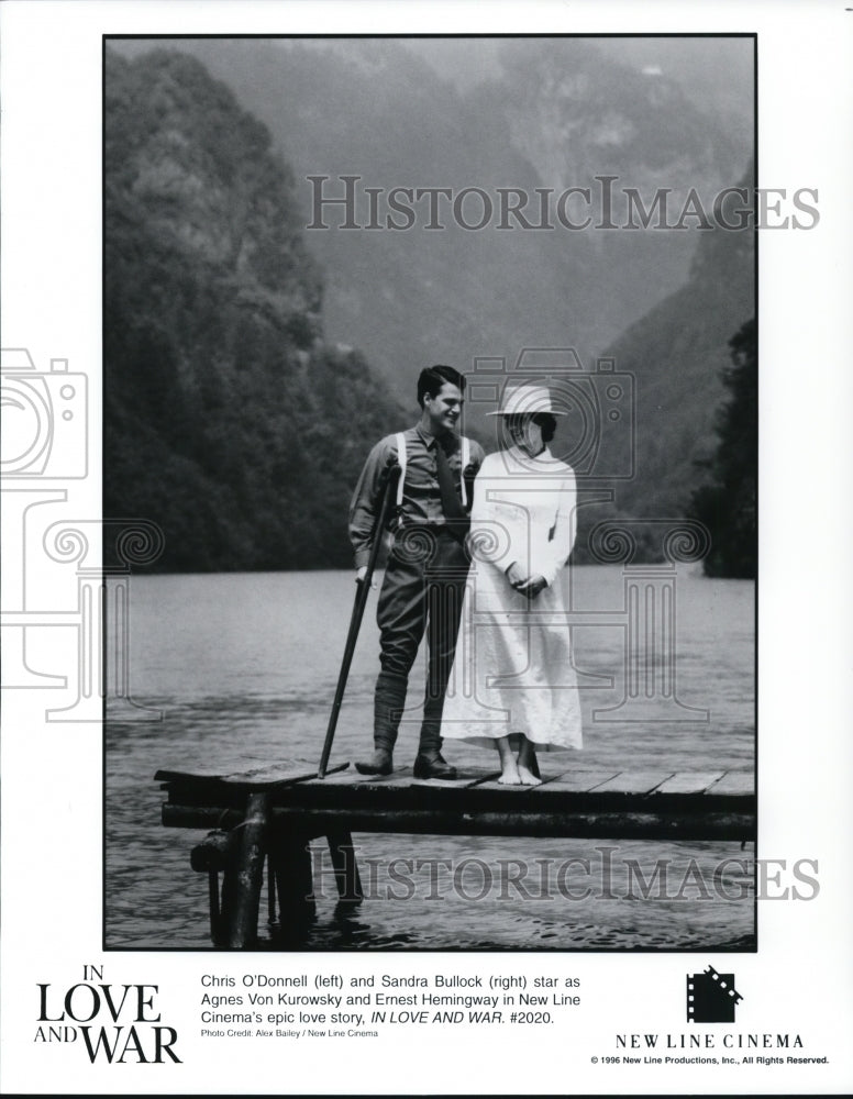 1996 Chris O'Donnell and Sandra Bullock star in In Love and War - Historic Images