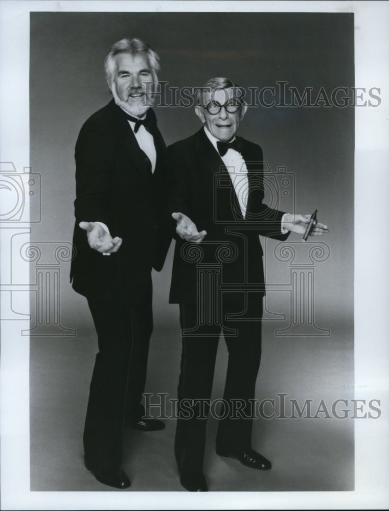 1985 Press Photo Kenny Rogers George Burns Night Of 100 Stars - cvp58725- Historic Images