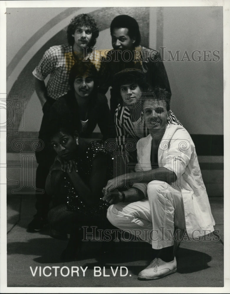 1986 Press Photo Victory Blvd - cvp59110 - Historic Images