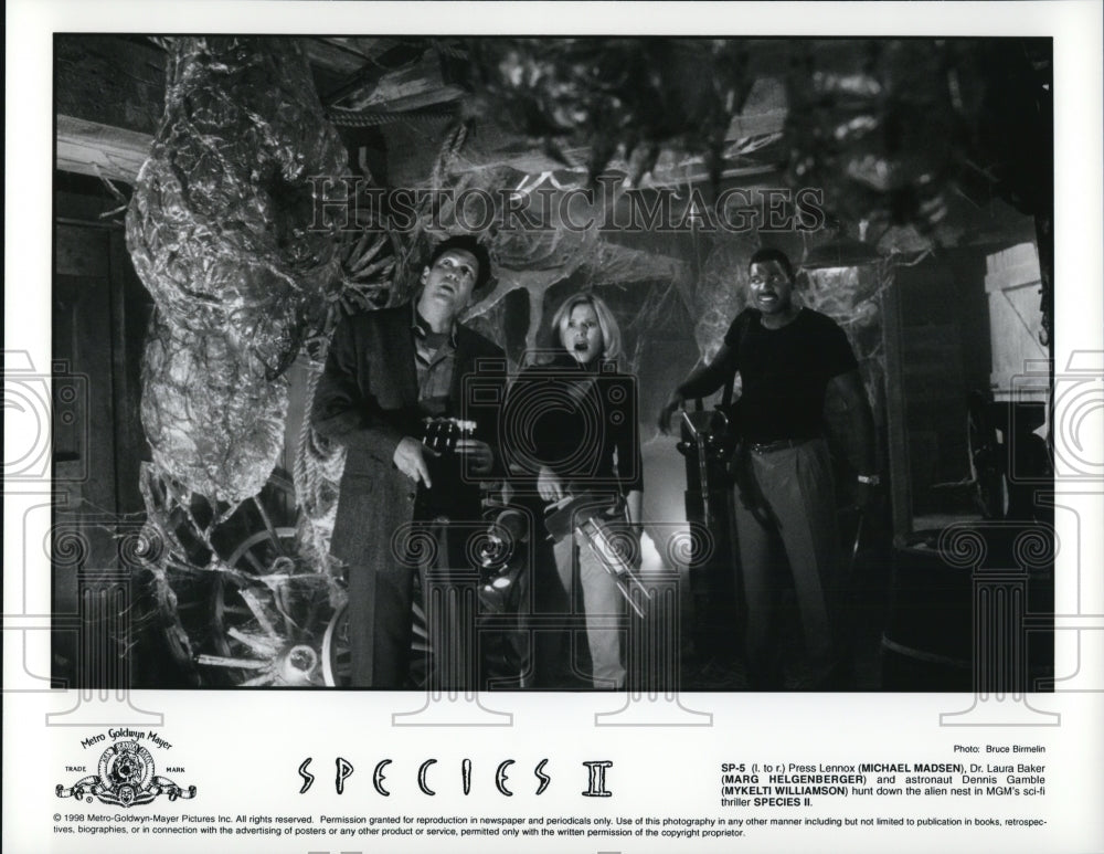 1998, Michael Madsen &amp; Mykelyi Williamson in Species II - cvp60575 - Historic Images