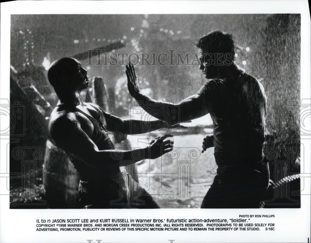 1998, Jason Scott Lee &amp; Kurt Russell in Soldier - cvp60579 - Historic Images