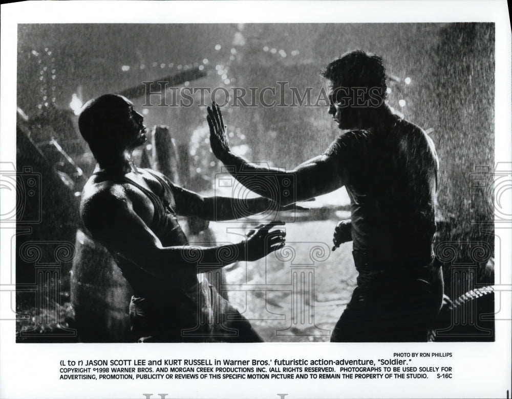 1998, Jason Scott Lee & Kurt Russell in Soldier - cvp60579 - Historic Images