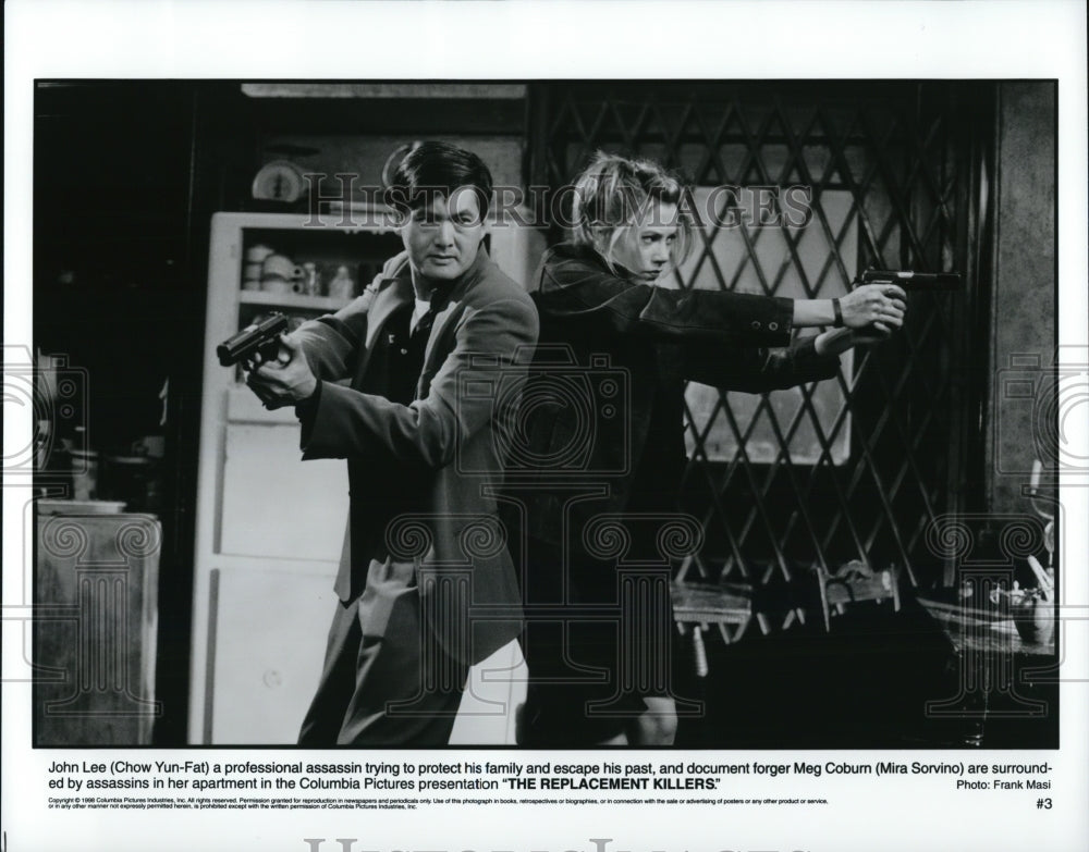 1998 Press Photo Mira Sorvino & Chow Yun-Fat in The Replacement Killers - Historic Images