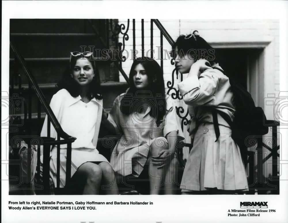 1996, Natalie Portman Gaby Hoffman and Barbara Hollander - cvp60621 - Historic Images