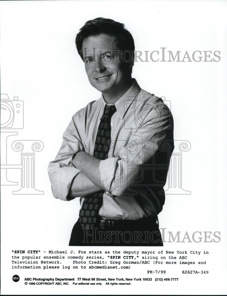 1999, Michael J. Fox stars in Spin City comedy TV show - cvp60727 - Historic Images