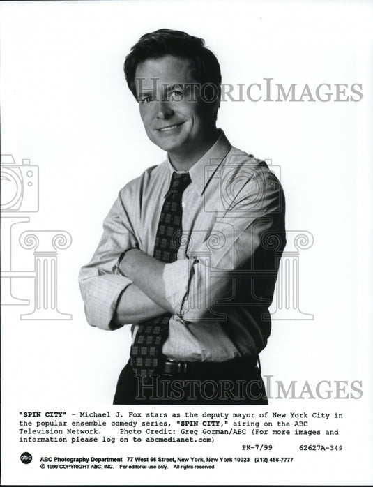 1999, Michael J. Fox stars in Spin City comedy TV show - cvp60727 - Historic Images