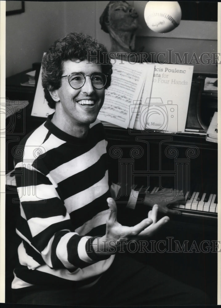 1993 Press Photo Samuel Sanders pianist interview in New York - Historic Images