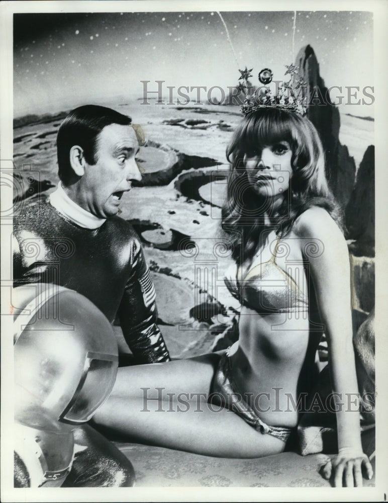 1969 Press Photo Dick Martin and Pamela Rodgers in The Maltese Buzzy - cvp61779- Historic Images