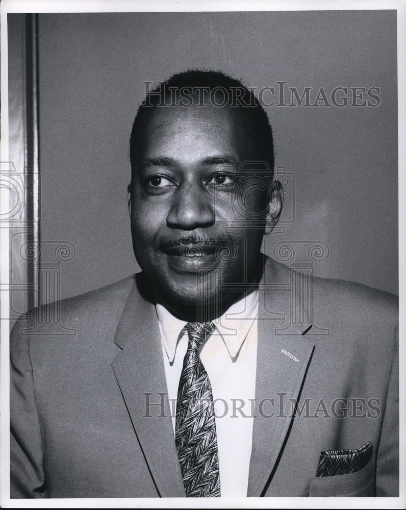 1969 Press Photo Winston Sherrad, Business Mgr. Cleveland Public Library-Historic Images