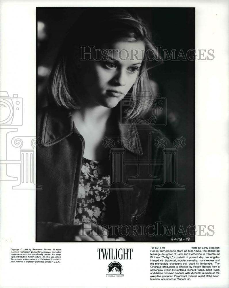 1998, Reese Witherspoon in Twilight - cvp62175 - Historic Images