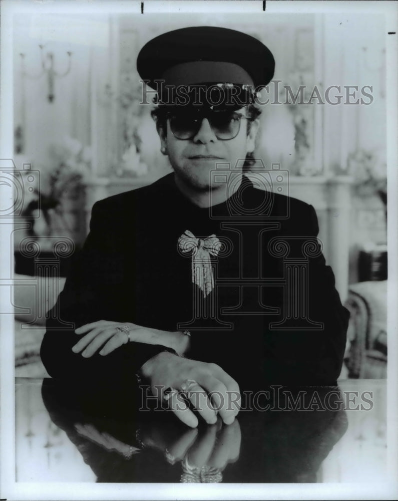 1986, Singer Elton John - cvp62577 - Historic Images
