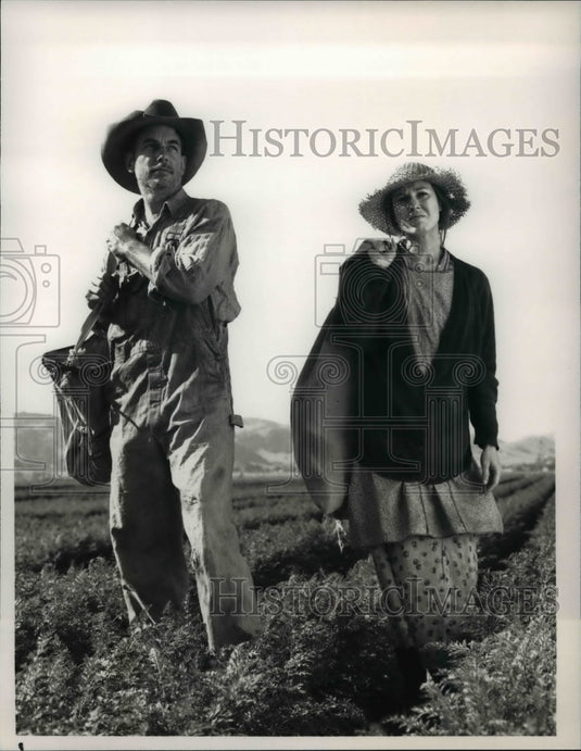 1991, Mark Harmon & Lee Purcell in Long Road Home - cvp62735 - Historic Images