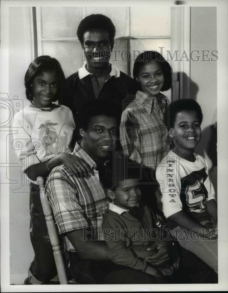 1978 Press Photo Bernie Casey and family on Love is Not Enough - cvp63307- Historic Images