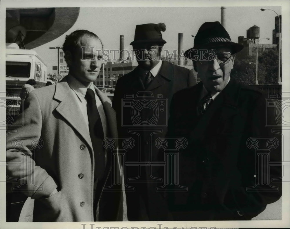 1977, Kevin Dobson Rosie Grier and Telly Savalas in Kojak - cvp64045 - Historic Images