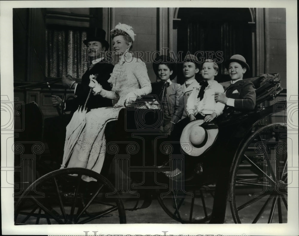1970 Press Photo William Powell Irene Dunne Johnny Calkins and Jimmy Lydon - Historic Images