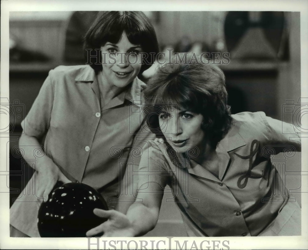 1976, Cindy Williams and Penny Marshall in Laverne &amp; Shirley - Historic Images
