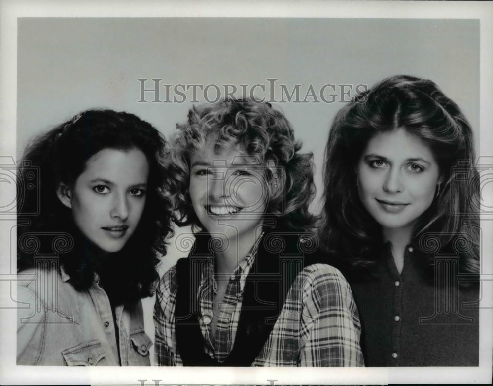 1982 Press Photo Doran Clark Marilyn Jones and Linda Hamilton in King's Crossing - Historic Images