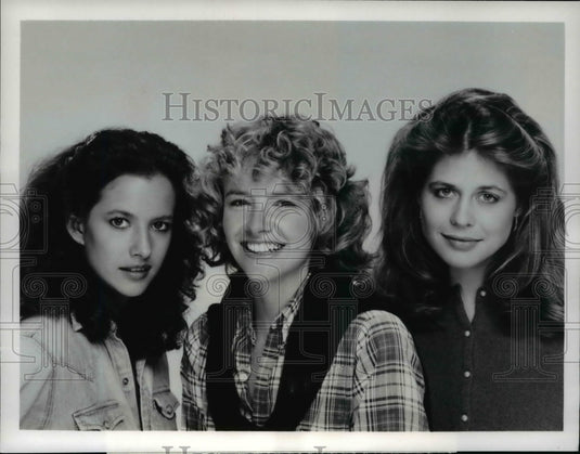1982 Press Photo Doran Clark Marilyn Jones and Linda Hamilton in King's Crossing - Historic Images