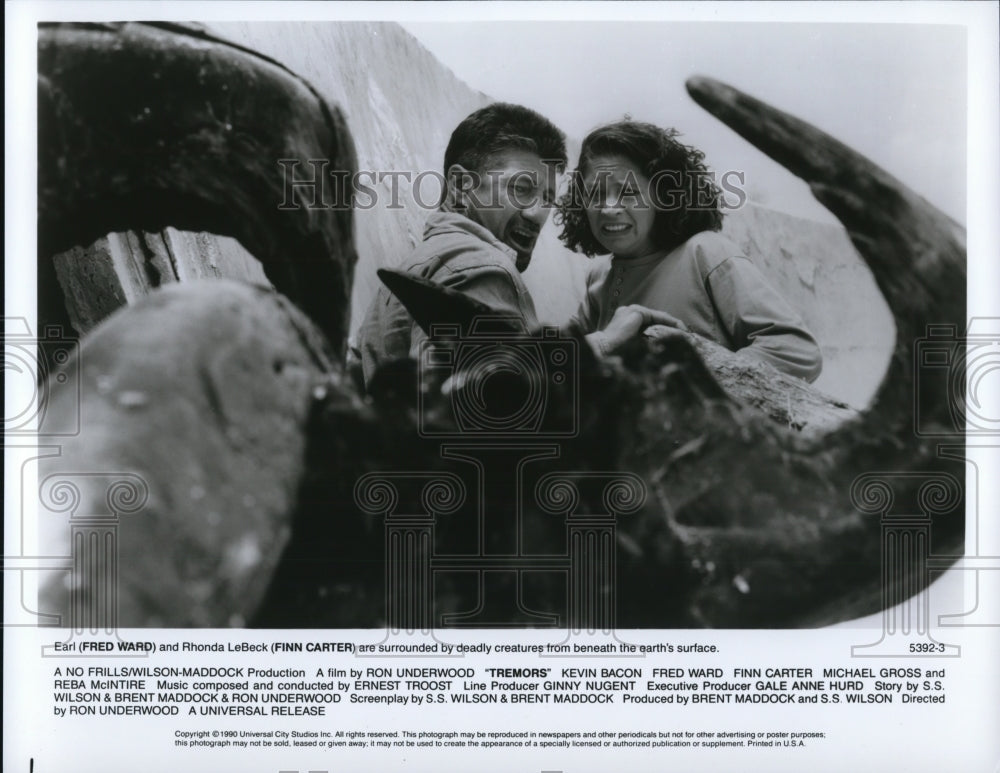 1990 Press Photo Fred Ward, Finn Carter in Tremors - cvp65061-Historic Images