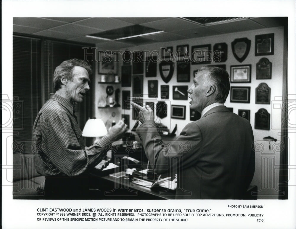 1999 Press Photo Clint Eastwood and James Woods star in True Crime - cvp65406 - Historic Images