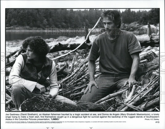 1998 Press Photo David Strathairn and Mary Elizabeth Mastrantonio in Limbo - Historic Images