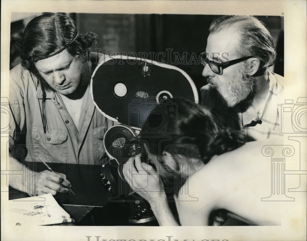 1972, Cameraman Bruce Kline of The Printmaker - cvp65910 - Historic Images