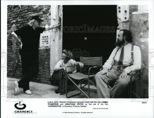 1995 Press Photo Emma Thompson and Jonathan Pryce star in Carrington - cvp65973-Historic Images
