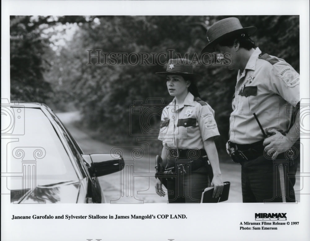 1997 Press Photo Janeane Garofalo and Sylvester Stallone in Cop Land - cvp66124-Historic Images