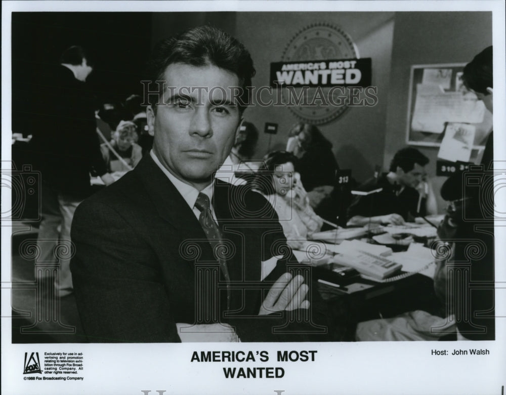 Press Photo John Walsh in America's Most Wanted - cvp66320 - Historic Images