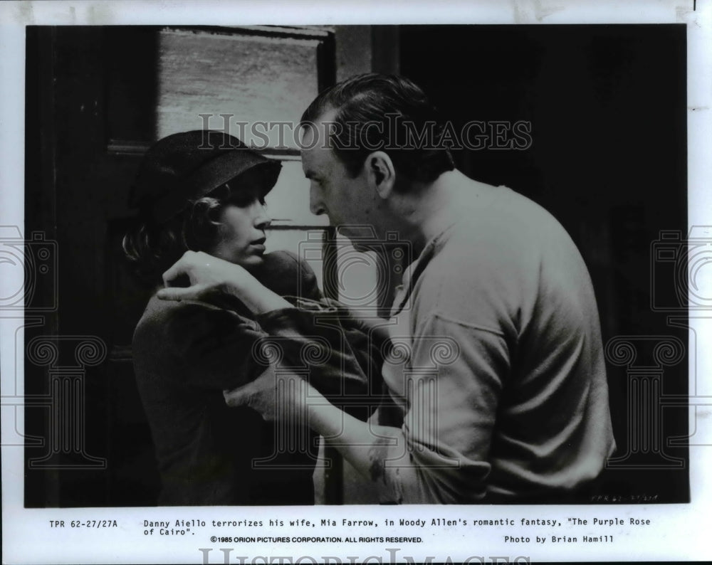1985 Press Photo Danny Aiello and Mia Farrow in The Purple Rose of Cairo - Historic Images